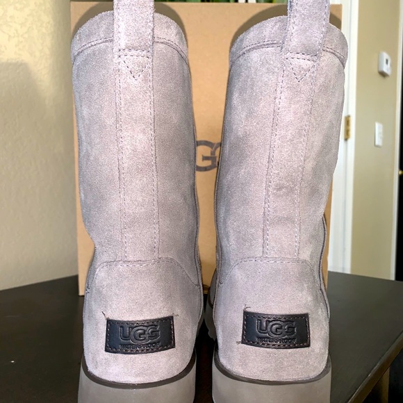 Sold!! Ugg Metal Classic Short Waterproof - Picture 1 of 7
